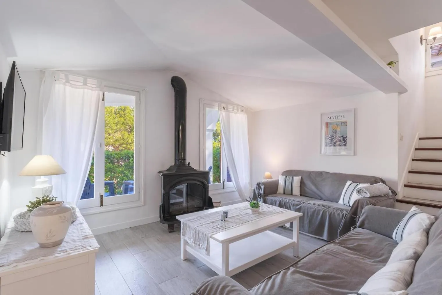 Can Botana 4-Gorgeous Beach Accommodation location